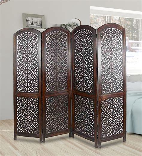 Decorative adjustable folding screens .